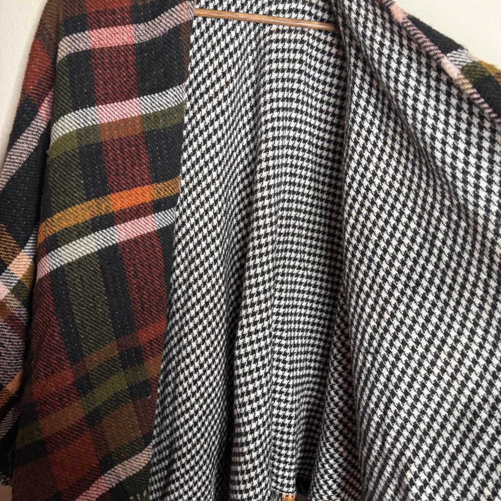 Steve Madden Reversible Plaid Houndstooth Poncho Cape Shawl OSFM Women - Picture 4 of 6